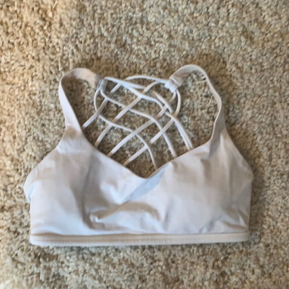 Free to be wild size 6 white